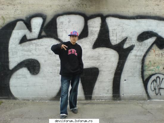 Despre noi - Whazzup Lume ! Yo`s Skar . Am 14 ani ,Galatzi ! - Despre noi